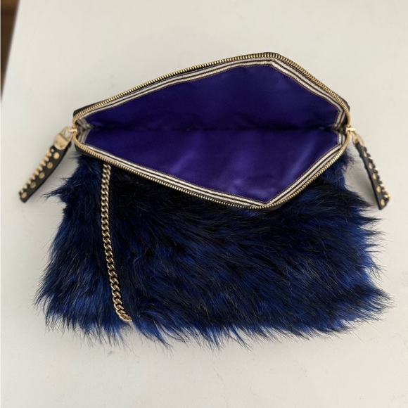 Henri Bendel Foldover Clutch / Shoulder Black Calf w/blue fur Bag ~ EUC & Rare - Picture 4 of 16